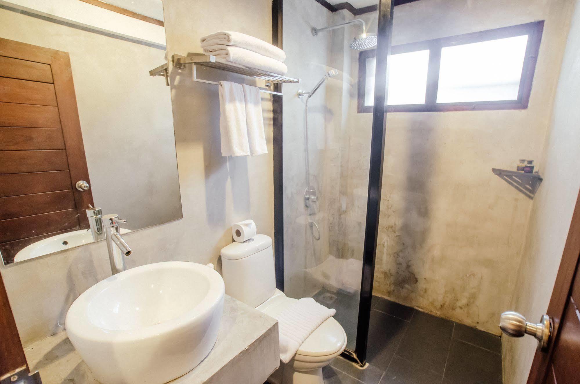 Lilu Pai Hotel Bagian luar foto